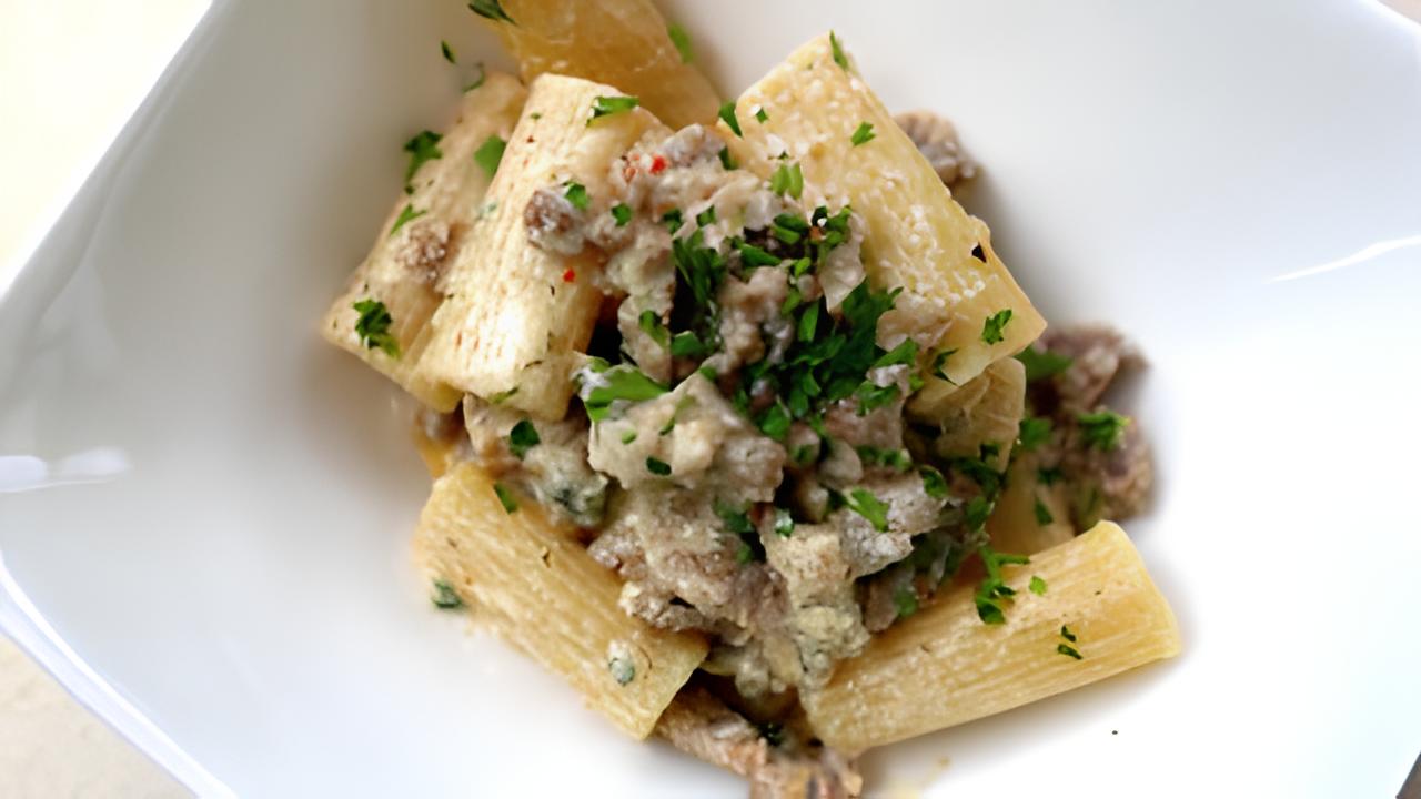 Creamy Bratwurst Pasta Skillet