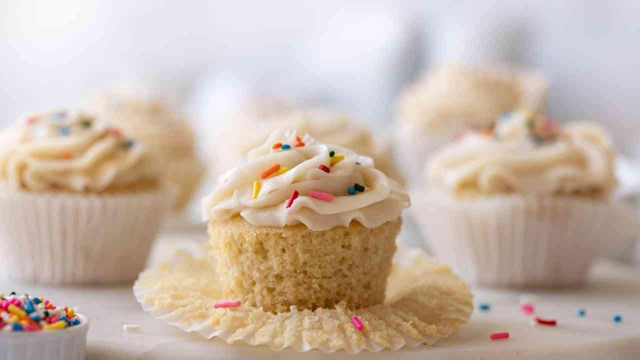 Light & Moist Dairy-Free Cupcake Recipe (Milk-Free)