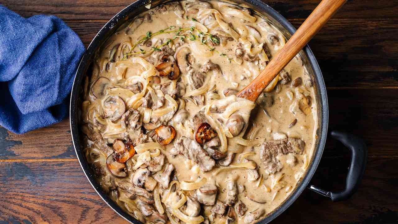 Creamy Beef Stroganoff Recipe (No Mushrooms)