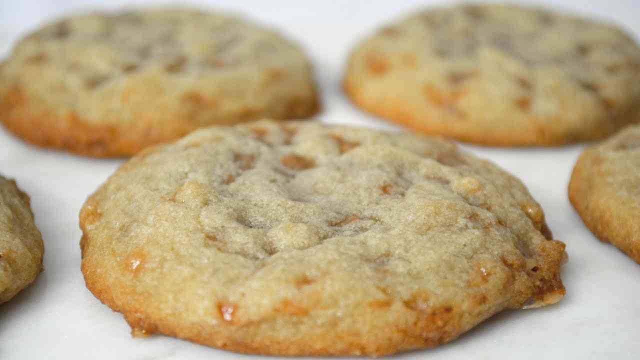Caramel Crunch Toffee Cookies