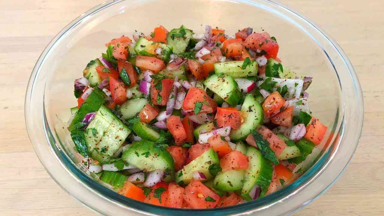 Middle Eastern Salad Recipe (Traditional Fattoush)